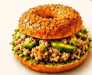 Bagel thon au naturel, avocat, oignon rouge et salade chez Leona Cannes